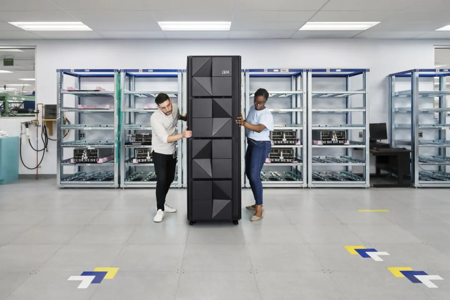 IM-T-Systems-setzt-auf-Großrechner-von-IBM-und-KI