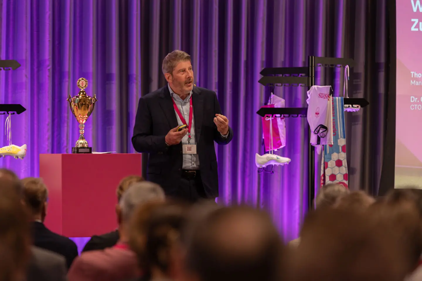 Thomas Reitze spricht an der zweiten Zukunftsarena der T-Systems Schweiz