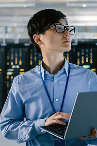 IT engineer works on maintenance and diagnostics