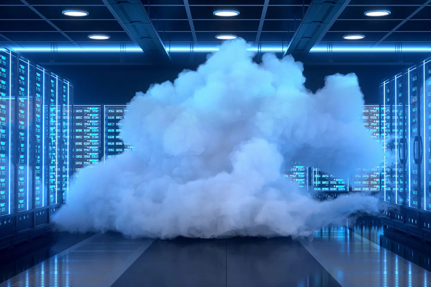 Eine Wolke zwischen Servern im Datacenter