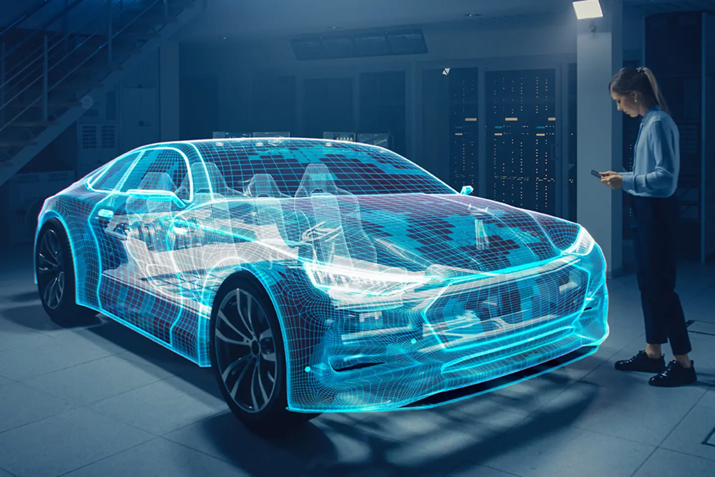 Desarrolladora de vehículos usando una tableta con realidad aumentada para editar y mejorar el diseño de un vehículo 